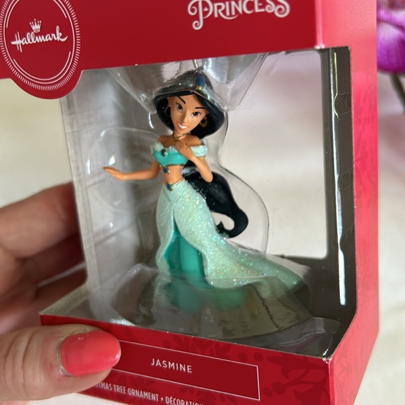 Hallmark Disney Princess Jasmine Holiday Ornament - Picture 2 of 4